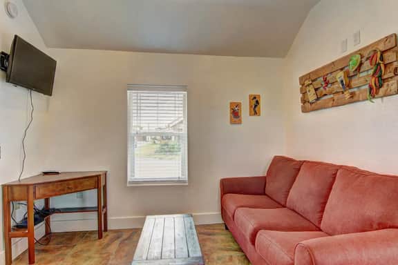 Siesta Villa~Private Patio~Dog Friendly~Cottage