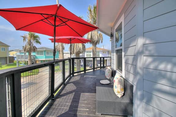 La Sirena | Pet Friendly | Community Pool