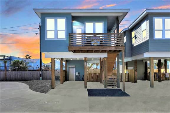 One Click Away~Private Pool~EV Charger~Beach Toys