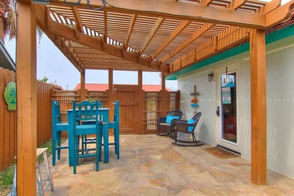 Lorna Beach Cottage- Prime Location~Pet Friendly