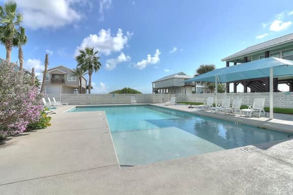 Paradise Vibes- Pond Views | 2 Balconies