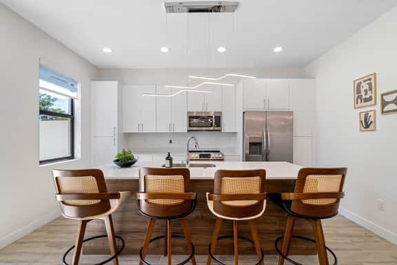 Close to DT Tampa~Newly Designed Town Home