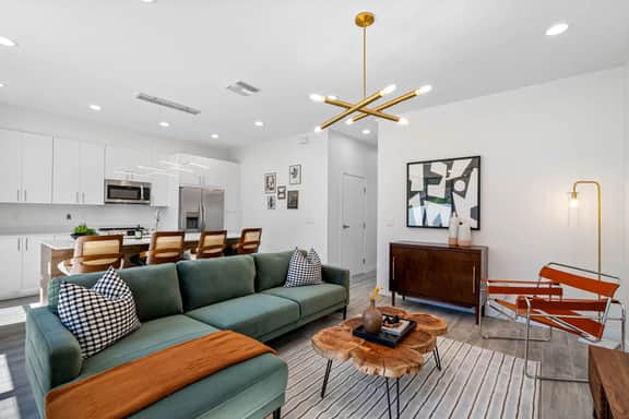 Close to DT Tampa~Newly Designed Town Home