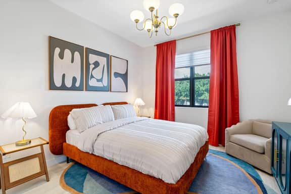 Close to DT Tampa~Newly Designed Town Home