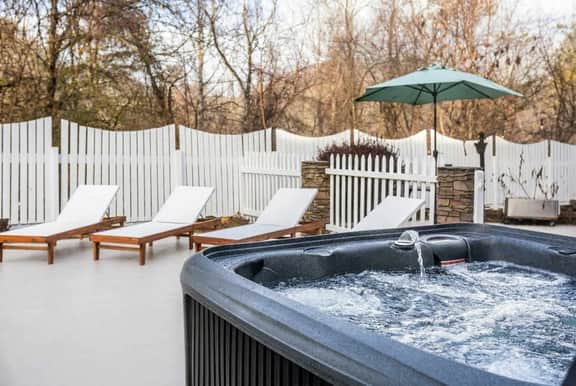 15 mins to DT Asheville Pool Hot Tub Game Room