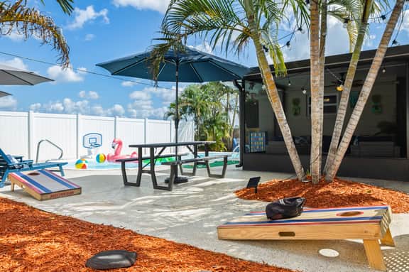 7 Min to Beach ~ Pool, BBQ & Games Getaway