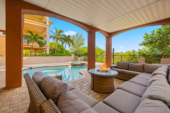 Beachfront Villa: Heated Pool, Spa & Pool Table