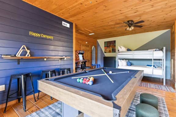 Camp Wildgrove: Hot Tub, Sauna, Mtn Views