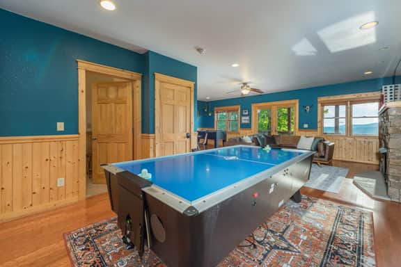 The Skybox - Voted #1 Cabin in Asheville