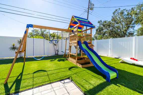 2 Miles to Beach! Fire pit ~ Heated Pool ~ PuttPutt