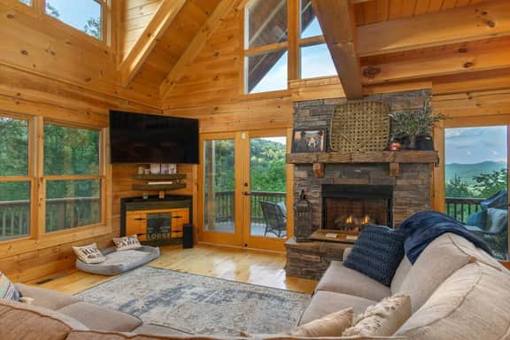Old Oak Lodge: Mtn Getaway, Views, Hot Tub