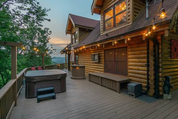 Old Oak Lodge: Mtn Getaway, Views, Hot Tub