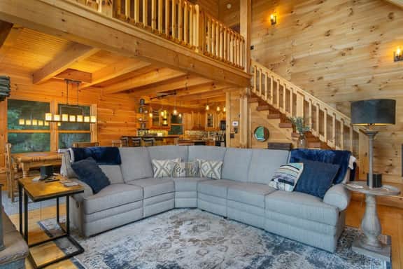 Old Oak Lodge: Mtn Getaway, Views, Hot Tub