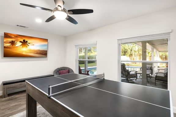 10 Mins to Beach-Heated Pool~Ping Pong+Pool Table