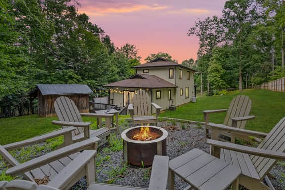 Near Asheville! Hot Tub~Fire Pit~BBQ