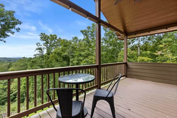 Valley Retreat! Sleeps 10 ~ Hot Tub ~ Fire Pit