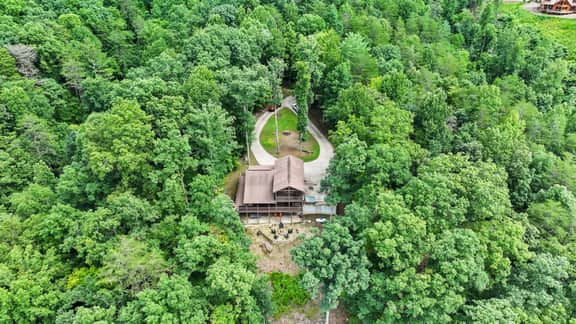 Valley Retreat! Sleeps 10 ~ Hot Tub ~ Fire Pit
