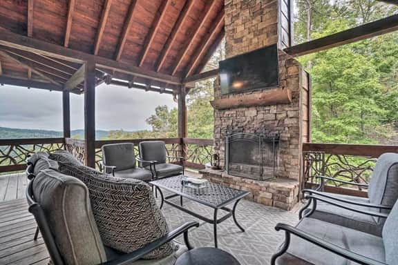 Long-Range Views | Game Room | Fire Pit | Pets