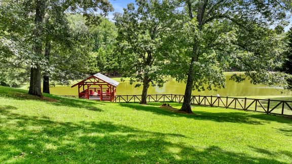 Lake Views | Hot Tub | Fire Pit | Micro Events