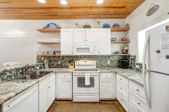 Reel Paradise~Community Pool~Sleeps 10!