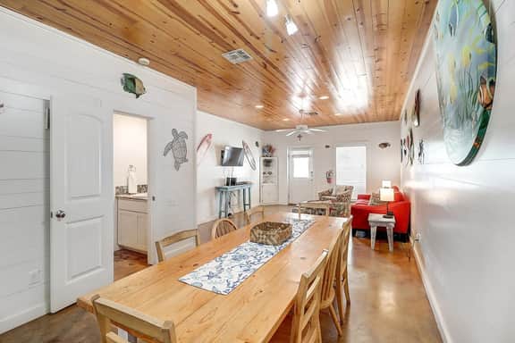 Reel Paradise~Community Pool~Sleeps 10!
