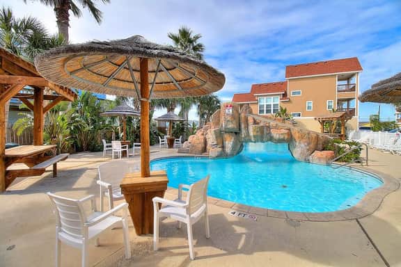 Piggy's Perch- 2 Balconies | Direct Pool Access