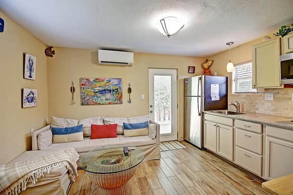 Private Cabana | 5 Min to Beach | Picnic Table
