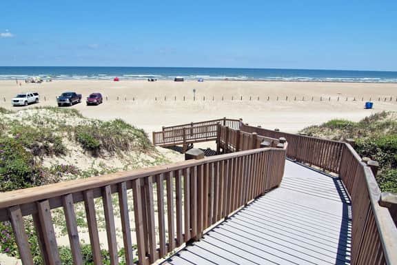 Island Oasis- Beach Access | Pools! | Volleyball!