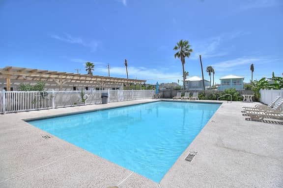 Happy While~Community Pool~Boardwalk Access