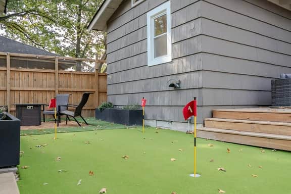 Memphis Soul Retreat Putting Green & Games