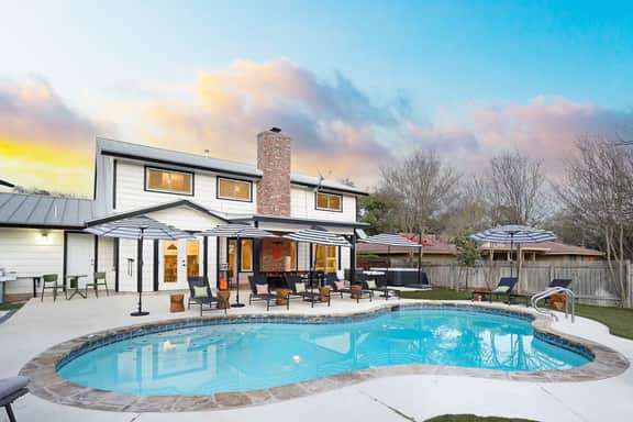 Texas Tranquility! Hot Tub, Pool, Putt Putt & More
