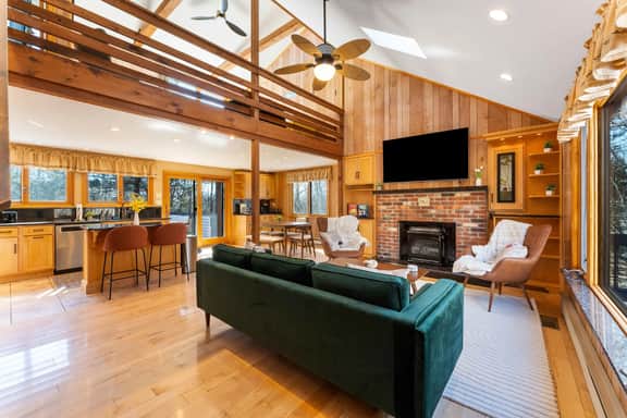 4 Br Mtn Cabin! Sauna~Hot Tub~Fire Pit~Putt Putt