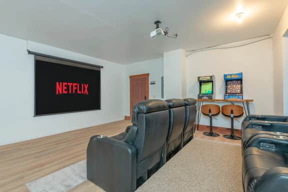 Stunning Mtn Views~ HotTub~Movie Theater~Game Room