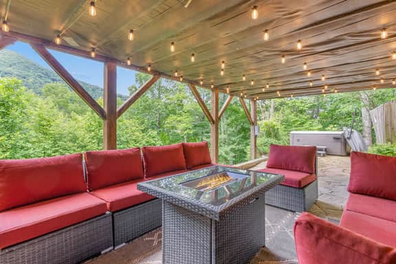 Stunning Mtn Views~ HotTub~Movie Theater~Game Room