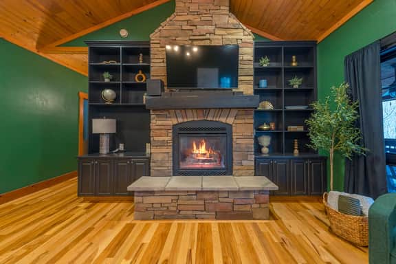 Stunning Mtn Views~ HotTub~Movie Theater~Game Room