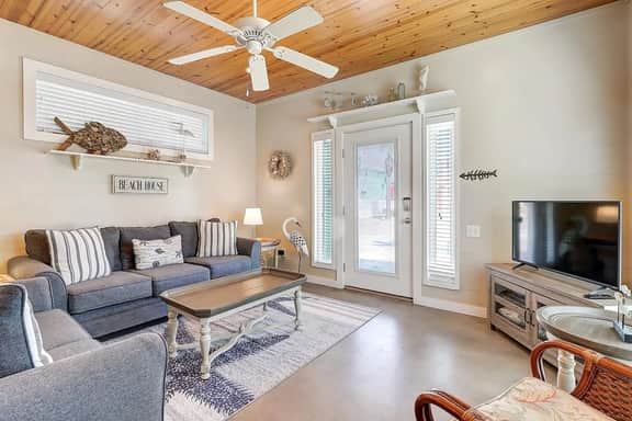 Casa Bella- Community Pool View | 0.3 mi to Beach