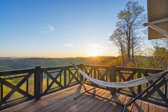 10min to Hatley Pointe~Views~ HotTub~ FirePit