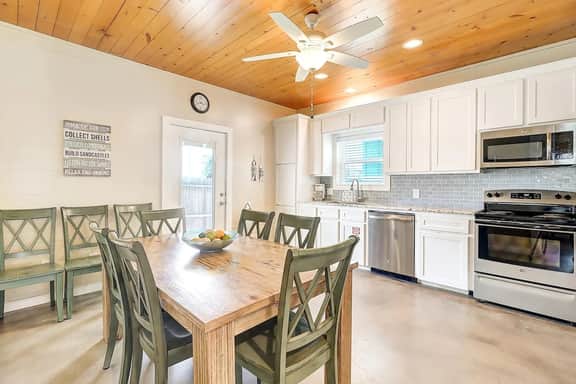 Casa Bella- Community Pool View | 0.3 mi to Beach