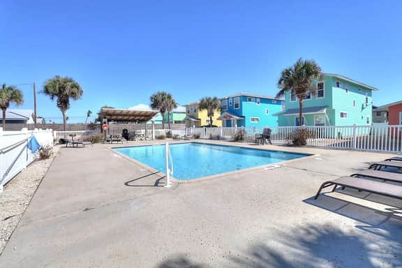 Casa Bella- Community Pool View | 0.3 mi to Beach
