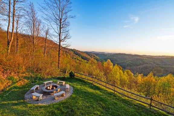 10min to Hatley Pointe~Views~ HotTub~ FirePit