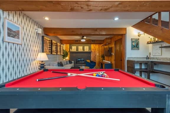 25 Min to Asheville ~ Game Room, Fire Pit, Hot Tub