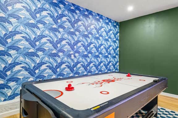 1 Mile to Beach | Pool, Tiki Bar & Mini Golf