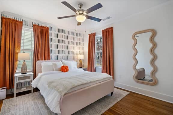 5BR | Hot tub & Pool table | Mins to Beale
