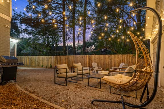5BR | Hot tub & Pool table | Mins to Beale
