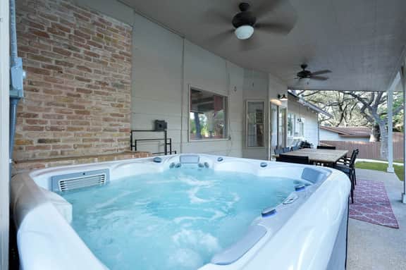 Lone Star Luxe: Pool, Indoor Slide & Sport Court!