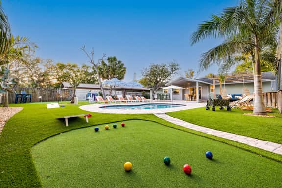 Minutes to Anna Maria Island | Pool & Mini Golf
