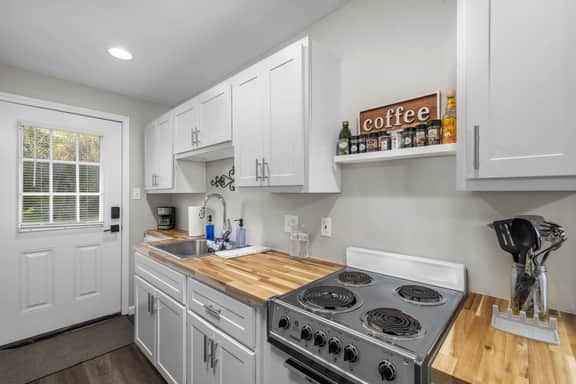 Downtown Kimmswick~ Studio~ Newly Renovated