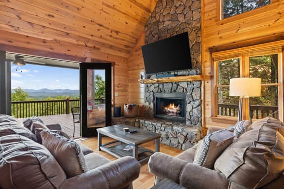 Mountain Views | Games | Hot Tub | Fire Pit | BBQ