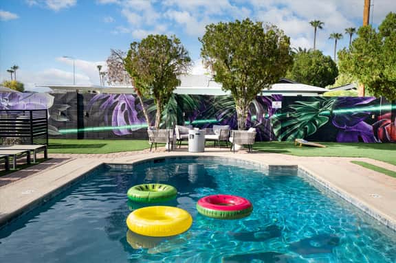 Backyard Arcade | Mini Golf, Pool & Hot Tub