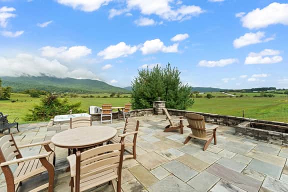 Sojourners Rest: Old Rag Views, Hot Tub, Fire Pit